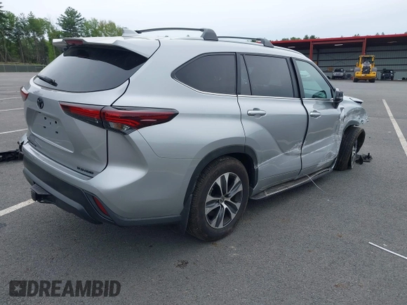 2024 Toyota Highlander LE with VIN 5TDKDRBH6RS532755, listed as a IAAI auction lot 42368462 with 8,337 mi miles and . Bid and sale history available at DreamBid. Image 4.
