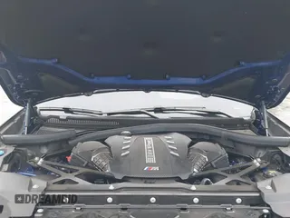 2022 BMW X5 M z VIN 5YMJU0C03N9M51891, wystawiony jako IAAI lot #41737922 z przebiegiem 35 725 mil mil oraz . Historia ofert i sprzedaży dostępna na DreamBid. Obrazek 10.