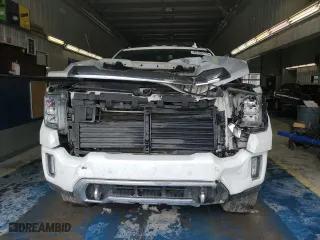 2020 GMC Sierra 2500HD Denali with VIN 1GT49REY1LF122894, listed as a Copart auction lot 45106775 with 205,628 mi miles and Salvage Title. Bid and sale history available at carsss.com. Image 5.