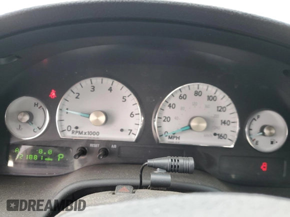 2005 Ford Thunderbird Deluxe z VIN 1FAHP60A25Y103624, wystawiony jako Copart lot #58043635 z przebiegiem 121 881 mil mil oraz Tytuł czysty. Historia ofert i sprzedaży dostępna na DreamBid. Obrazek 9.