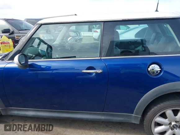 2003 MINI Hardtop S z VIN WMWRE33433TD72153, wystawiony jako IAAI lot #41601153 z przebiegiem 185 286 mil mil oraz . Historia ofert i sprzedaży dostępna na DreamBid. Obrazek 14.