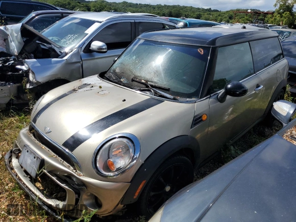 2011 MINI Clubman z VIN WMWZF3C56BTY00475, wystawiony jako Copart lot #74595784 z przebiegiem Nie podano mil oraz Nie do naprawy • Non repairable. Historia ofert i sprzedaży dostępna na DreamBid. Obrazek 1.