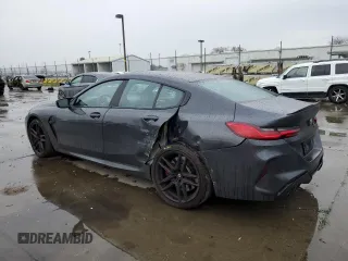 2022 BMW M8 Competition z VIN WBSGV0C07NCH63243, wystawiony jako Copart lot #82202603 z przebiegiem 42 329 mil mil oraz . Historia ofert i sprzedaży dostępna na DreamBid. Obrazek 2.