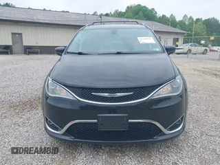 2018 Chrysler Pacifica Touring L z VIN 2C4RC1BG8JR262158, wystawiony jako IAAI lot #42182431 z przebiegiem 65 890 mil mil oraz . Historia ofert i sprzedaży dostępna na DreamBid. Obrazek 12.