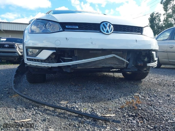 2017 Volkswagen Golf Alltrack S with VIN 3VWH17AU0HM525270, listed as a IAAI auction lot 40931148 with 1 mi miles. Bid and sale history available at carsss.com. Image 6.