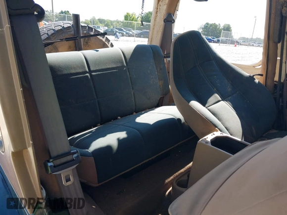 2001 Jeep Wrangler Sahara with VIN 1J4FA59S71P340368, listed as a IAAI auction lot 40148603 with 138,710 mi miles. Bid and sale history available at carsss.com. Image 8.
