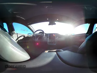 2018 Tesla Model S 75D z VIN 5YJSA1E23JF246601, wystawiony jako IAAI lot #40774603 z przebiegiem 55 697 mil mil oraz . Historia ofert i sprzedaży dostępna na DreamBid. Obrazek 20.