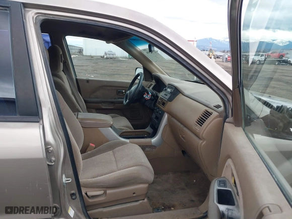 2004 Honda Pilot LX with VIN 2HKYF18144H501874, listed as a IAAI auction lot 41717956 with 290,828 mi miles. Bid and sale history available at carsss.com. Image 5.
