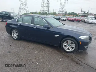 2012 BMW 5 Series 528i xDrive z VIN WBAXH5C55CDW05444, wystawiony jako IAAI lot #42374936 z przebiegiem 216 647 mil mil oraz . Historia ofert i sprzedaży dostępna na DreamBid. Obrazek 1.