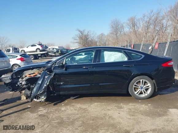 2016 Ford Fusion Energi Titanium with VIN 3FA6P0SU3GR273200, listed as a IAAI auction lot 41769899 with 152,193 mi miles. Bid and sale history available at carsss.com. Image 14.