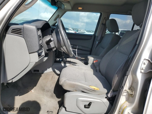 2006 Jeep Commander with VIN 1J8HG48K76C123970, listed as a Copart auction lot 43990485 with 212,931 mi miles and Clean Title. Bid and sale history available at carsss.com. Image 7.