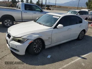 2009 BMW 3 Series 328i z VIN WBAPH57559NL79032, wystawiony jako Copart lot #52024355 z przebiegiem 115 036 mil mil oraz Szkoda całkowita • Salvage title. Historia ofert i sprzedaży dostępna na DreamBid. Obrazek 1.