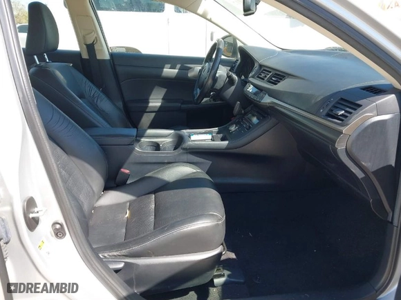 2016 Lexus CT 200h Hybrid with VIN JTHKD5BH9G2254560, listed as a IAAI auction lot 41773017 with 91,404 mi miles. Bid and sale history available at carsss.com. Image 5.