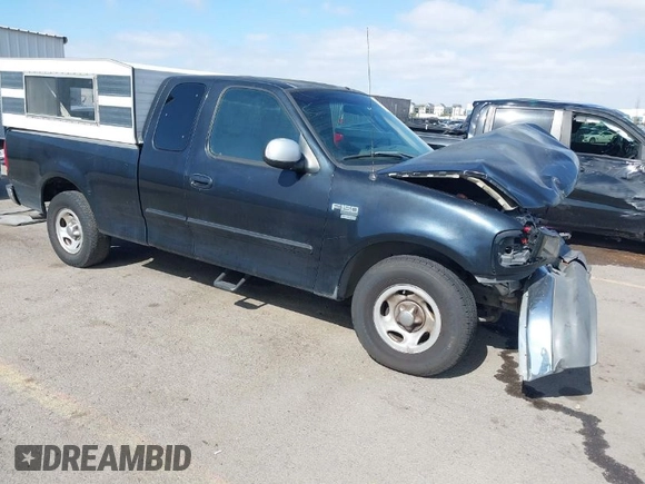 2002 Ford F-150 XL with VIN 1FTRX17L02NB79722, listed as a IAAI auction lot 41538404 with 202,050 mi miles. Bid and sale history available at carsss.com. Image 1.