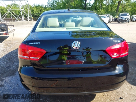 2014 Volkswagen Passat SE с VIN 1VWBN7A37EC002696, выставлен на аукционе IAAI как лот 42308028 с пробегом 165 111 миль миль и . История ставок и продаж доступна на DreamBid. Изображение 16.