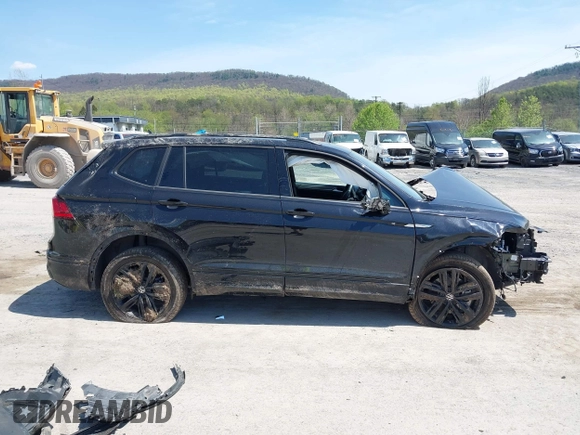 2022 Volkswagen Tiguan SE R-Line Black z VIN 3VV8B7AX8NM083992, wystawiony jako IAAI lot #42101368 z przebiegiem 40 319 mil mil oraz . Historia ofert i sprzedaży dostępna na DreamBid. Obrazek 14.