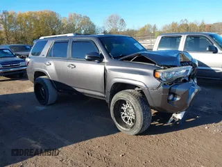 2015 Toyota 4Runner Limited with VIN JTEBU5JRXF5204738, listed as a IAAI auction lot 40918022 with 228,213 mi miles and . Bid and sale history available at carsss.com. Image 1.