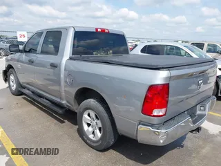 2019 Ram 1500 Tradesman z VIN 3C6RR6KG0KG705946, wystawiony jako IAAI lot #42217999 z przebiegiem 99 460 mil mil oraz . Historia ofert i sprzedaży dostępna na DreamBid. Obrazek 3.