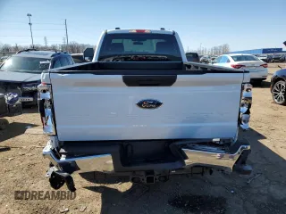2024 Ford F-250 XL z VIN 1FTBF2BA3RED44401, wystawiony jako Copart lot #49447045 z przebiegiem 8 370 mil mil oraz Szkoda całkowita • Salvage title. Historia ofert i sprzedaży dostępna na DreamBid. Obrazek 6.