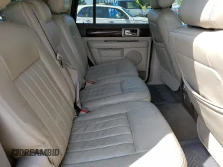 2004 Lincoln Navigator Luxury z VIN 5LMFU28R14LJ44019, wystawiony jako Copart lot #59219265 z przebiegiem 214 150 mil mil oraz Czysty tytuł • Clean title. Historia ofert i sprzedaży dostępna na DreamBid. Obrazek 11.