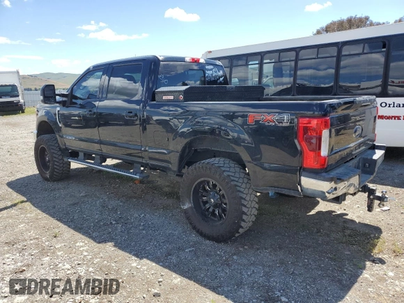 2017 Ford F-250 Lariat z VIN 1FT7W2BTXHEF17286, wystawiony jako Copart lot #55722875 z przebiegiem 75 231 mil mil oraz Czysty tytuł • Clean title. Historia ofert i sprzedaży dostępna na DreamBid. Obrazek 2.