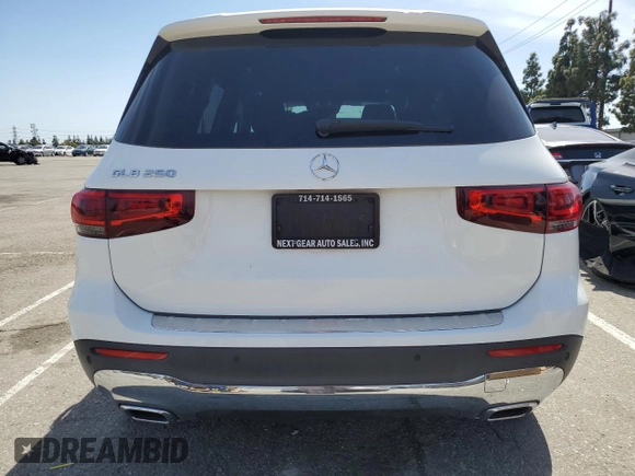 2020 Mercedes-Benz GLB 250 z VIN W1N4M4GB1LW034303, wystawiony jako Copart lot #49354325 z przebiegiem 43 274 mil mil oraz Szkody całkowita. Historia ofert i sprzedaży dostępna na DreamBid. Obrazek 6.