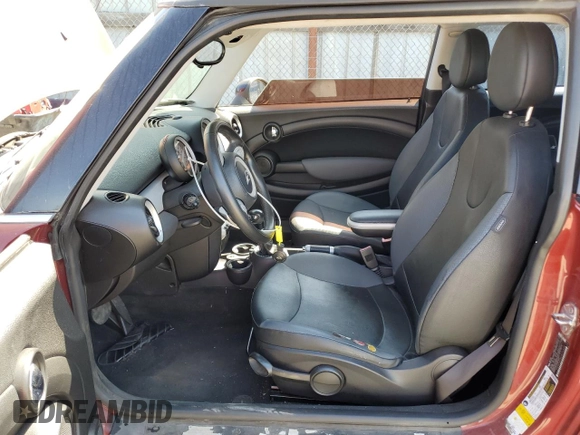 2008 MINI Hardtop with VIN WMWMF335X8TT68198, listed as a Copart auction lot 52207965 with 97,258 mi miles and Clean Title. Bid and sale history available at DreamBid. Image 7.