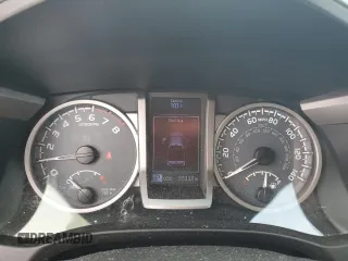 2017 Toyota Tacoma SR5 z VIN 5TFCZ5AN2HX113588, wystawiony jako Copart lot #57992705 z przebiegiem 55 333 mil mil oraz Nie do naprawy • Non repairable. Historia ofert i sprzedaży dostępna na DreamBid. Obrazek 9.