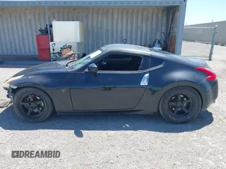 2013 Nissan 370Z z VIN JN1AZ4EH8DM880849, wystawiony jako IAAI lot #42131189 z przebiegiem Nie podano mil oraz . Historia ofert i sprzedaży dostępna na DreamBid. Obrazek 15.