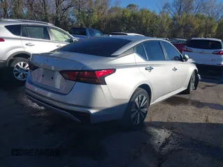 2022 Nissan Altima 2.5 SV with VIN 1N4BL4DV9NN380713, listed as a IAAI auction lot 40727975 with 47,896 mi miles. Bid and sale history available at carsss.com. Image 4.