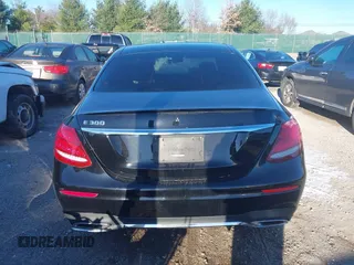 2019 Mercedes-Benz E-Class E 300 with VIN WDDZF4JB2KA526498, listed as a IAAI auction lot 40994058 with 74,282 mi miles. Bid and sale history available at carsss.com. Image 16.