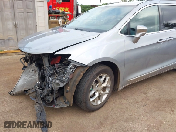 2018 Chrysler Pacifica Limited z VIN 2C4RC1GG5JR320249, wystawiony jako IAAI lot #41992278 z przebiegiem 113 012 mil mil oraz . Historia ofert i sprzedaży dostępna na DreamBid. Obrazek 17.