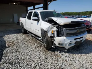 2010 Chevrolet Silverado 1500 LT with VIN 3GCRCSE03AG165766, listed as a Copart auction lot 52150475 with 132,253 mi miles and Salvage Title. Bid and sale history available at DreamBid. Image 4.
