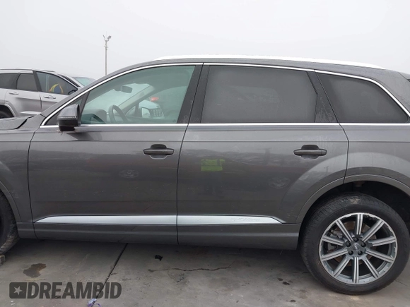 2018 Audi Q7 Premium Plus with VIN WA1LHAF70JD040387, listed as a IAAI auction lot 41087797 with 75,031 mi miles. Bid and sale history available at carsss.com. Image 13.