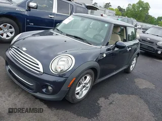 2013 MINI Hardtop with VIN WMWSU3C56DT547099, listed as a IAAI auction lot 42166823 with 138,700 mi miles and . Bid and sale history available at DreamBid. Image 2.