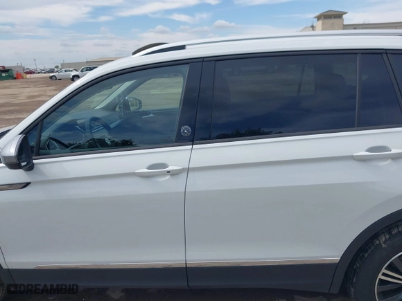 2024 Volkswagen Tiguan Wolfsburg Edition with VIN 3VV5B7AX1RM232736, listed as a IAAI auction lot 41913474 with 9,160 mi miles. Bid and sale history available at carsss.com. Image 14.