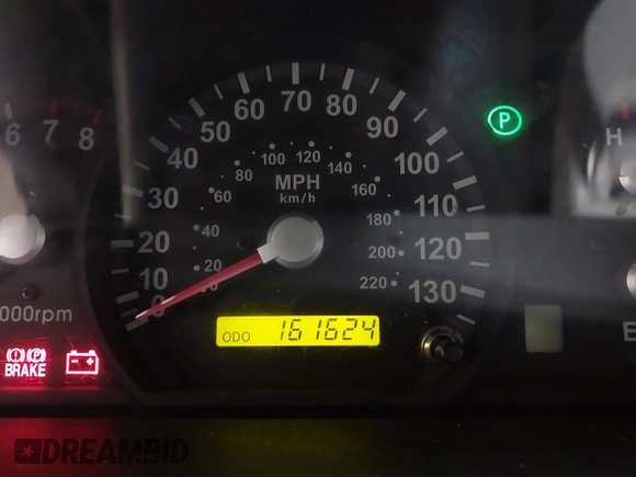 2005 Kia Sorento LX with VIN KNDJD733055384279, listed as a IAAI auction lot 40684096 with 161,624 mi miles. Bid and sale history available at carsss.com. Image 7.