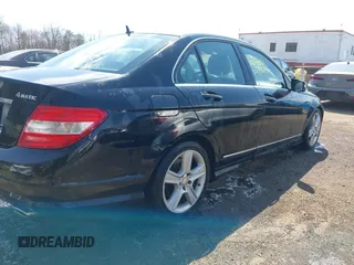 2011 Mercedes-Benz C 300 Sport z VIN WDDGF8BB3BR180976, wystawiony jako IAAI lot #41888785 z przebiegiem 47 532 mil mil oraz . Historia ofert i sprzedaży dostępna na DreamBid. Obrazek 4.