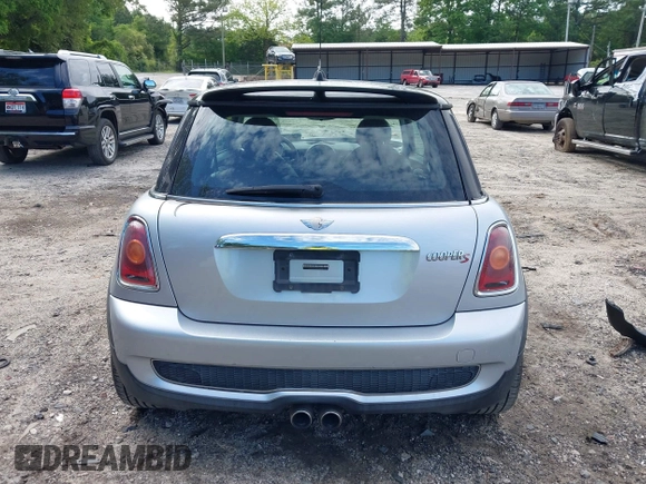2007 MINI Hardtop S with VIN WMWMF73537TL88038, listed as a IAAI auction lot 42200252 with 70,603 mi miles and . Bid and sale history available at DreamBid. Image 17.