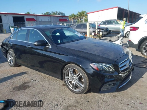 2018 Mercedes-Benz E-Class E 300 with VIN WDDZF4JB2JA328888, listed as a IAAI auction lot 41801938 with 33,470 mi miles. Bid and sale history available at carsss.com. Image 1.