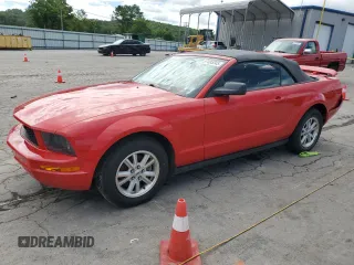 2006 Ford Mustang Standard z VIN 1ZVFT84N465105137, wystawiony jako Copart lot #57485245 z przebiegiem 84 618 mil mil oraz Szkoda całkowita • Salvage title. Historia ofert i sprzedaży dostępna na DreamBid. Obrazek 1.