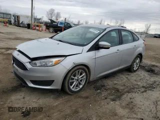2015 Ford Focus SE with VIN 1FADP3F29FL370335, listed as a Copart auction lot 51010975 with 215,026 mi miles and Clean Title. Bid and sale history available at carsss.com. Image 1.