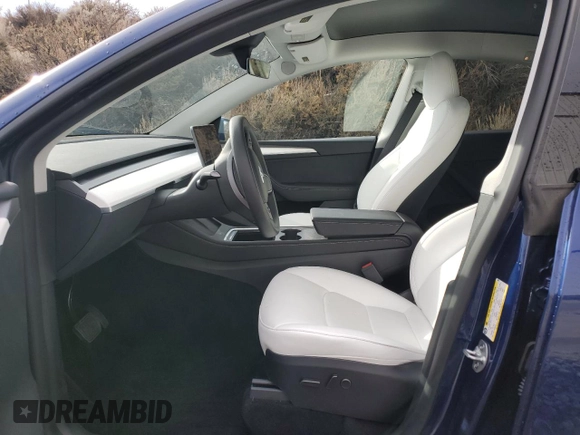 2024 Tesla Model Y Long Range с VIN 7SAYGDEE5RF983771, выставлен на аукционе Copart как лот 86153274 с пробегом 4 105 миль миль и Списание • Salvage title. История ставок и продаж доступна на DreamBid. Изображение 7.