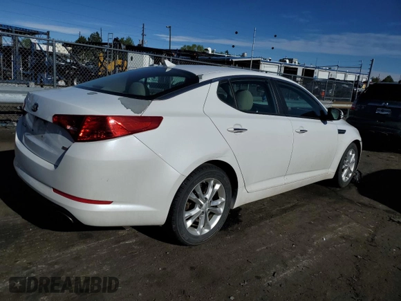 2013 Kia Optima LX z VIN 5XXGM4A71DG182351, wystawiony jako Copart lot #53869324 z przebiegiem 125 893 mil mil oraz Szkoda całkowita • Salvage title. Historia ofert i sprzedaży dostępna na DreamBid. Obrazek 3.