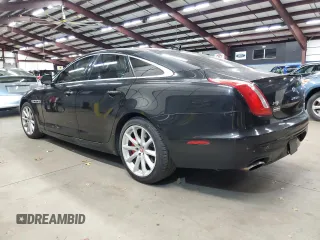 2016 Jaguar XJ R-Sport z VIN SAJWJ1CD0G8V98860, wystawiony jako Copart lot #79899934 z przebiegiem 72 410 mil mil oraz Czysty tytuł • Clean title. Historia ofert i sprzedaży dostępna na DreamBid. Obrazek 2.