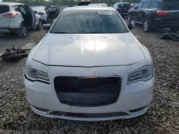 2015 Chrysler 300 Limited z VIN 2C3CCAAG4FH807121, wystawiony jako Copart lot #56182435 z przebiegiem 229 965 mil mil oraz Czysty tytuł • Clean title. Historia ofert i sprzedaży dostępna na DreamBid. Obrazek 5.