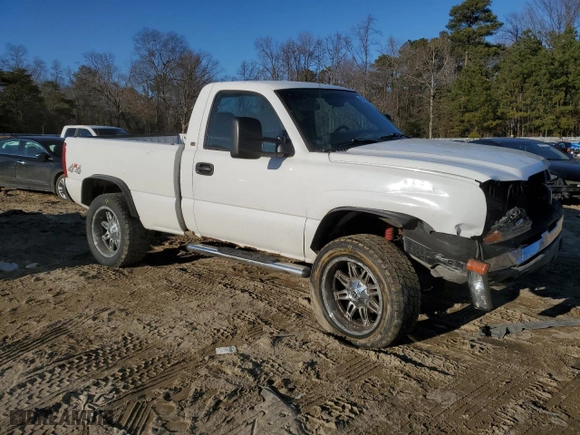 2001 Chevrolet Silverado 2500 with VIN 1GBHC24U11Z261013, listed as a Copart auction lot 42797055 with 206,173 mi miles and Salvage Title. Bid and sale history available at carsss.com. Image 4.