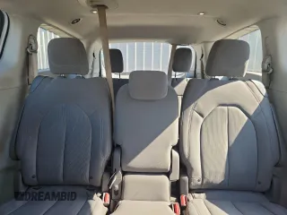 2018 Chrysler Pacifica Touring with VIN 2C4RC1DG0JR168076, listed as a Copart auction lot 62924895 with 125,767 mi miles and Clean title. Bid and sale history available at DreamBid. Image 10.