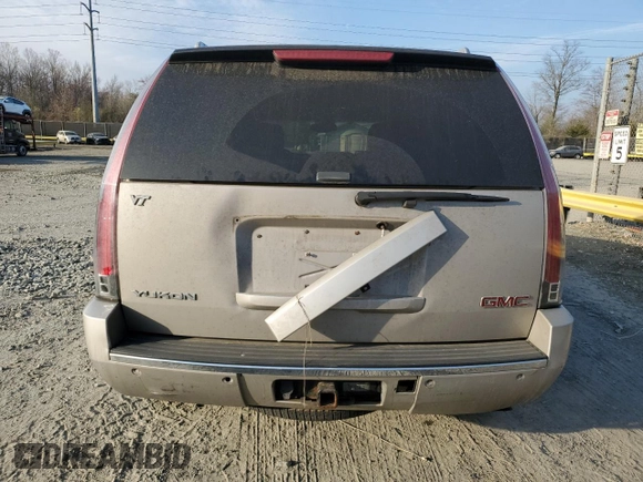 2008 GMC Yukon Denali z VIN 1GKFK63828J227662, wystawiony jako Copart lot #49750375 z przebiegiem 21 720 mil mil oraz Szkody całkowita. Historia ofert i sprzedaży dostępna na DreamBid. Obrazek 6.