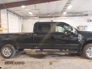 2020 Ford F-250 XL z VIN 1FT7W2B61LED31624, wystawiony jako IAAI lot #42383538 z przebiegiem 124 775 mil mil oraz . Historia ofert i sprzedaży dostępna na DreamBid. Obrazek 13.